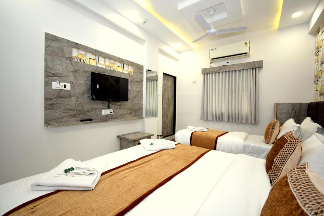 Hotel A1 Vastrapur Ahmedabad Exterior foto