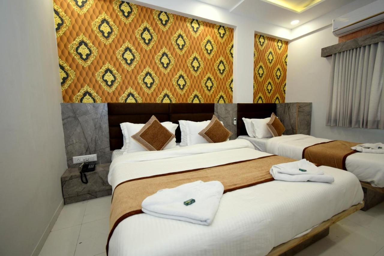 Hotel A1 Vastrapur Ahmedabad Exterior foto